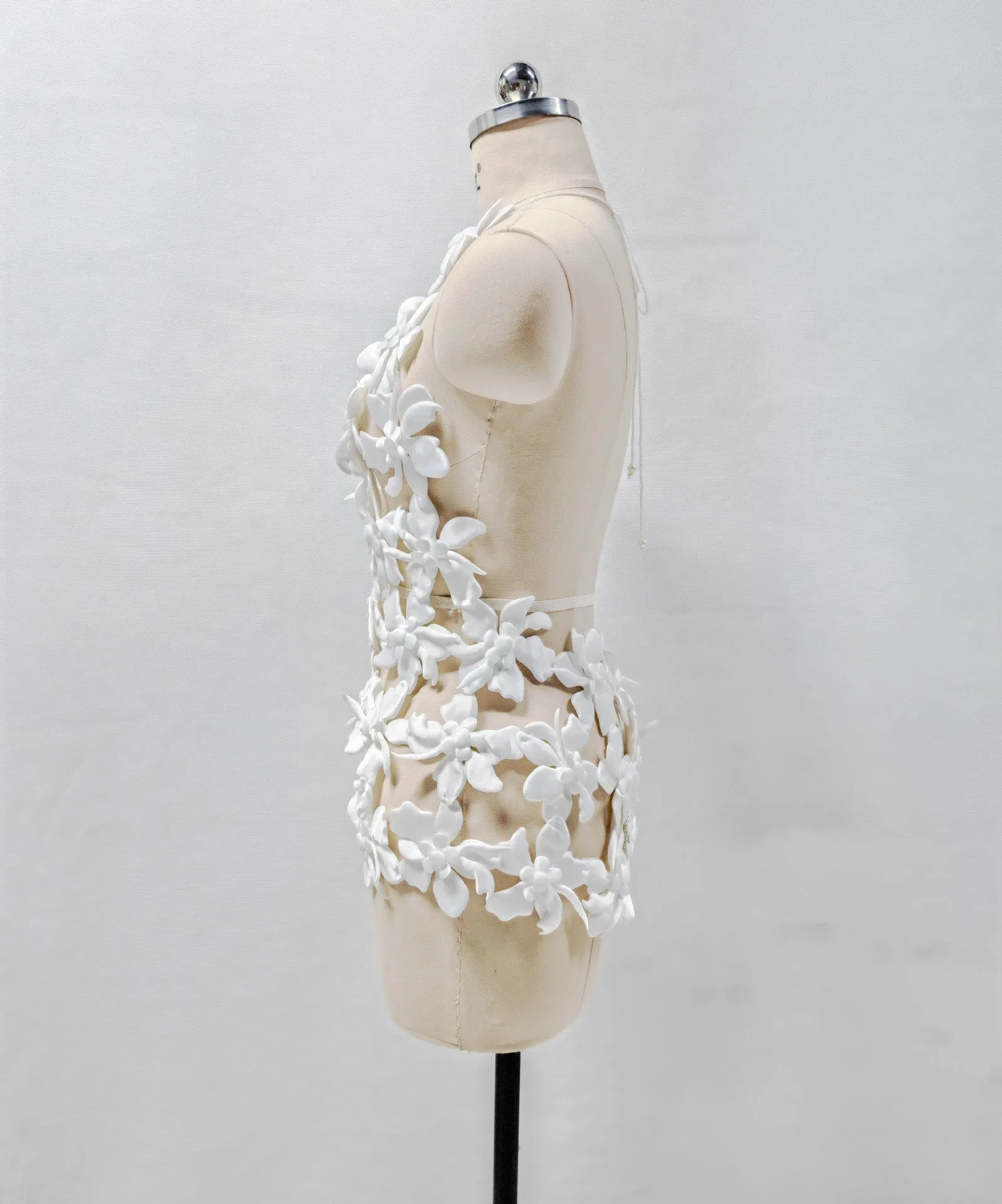 Flower hollow sleeveless top
