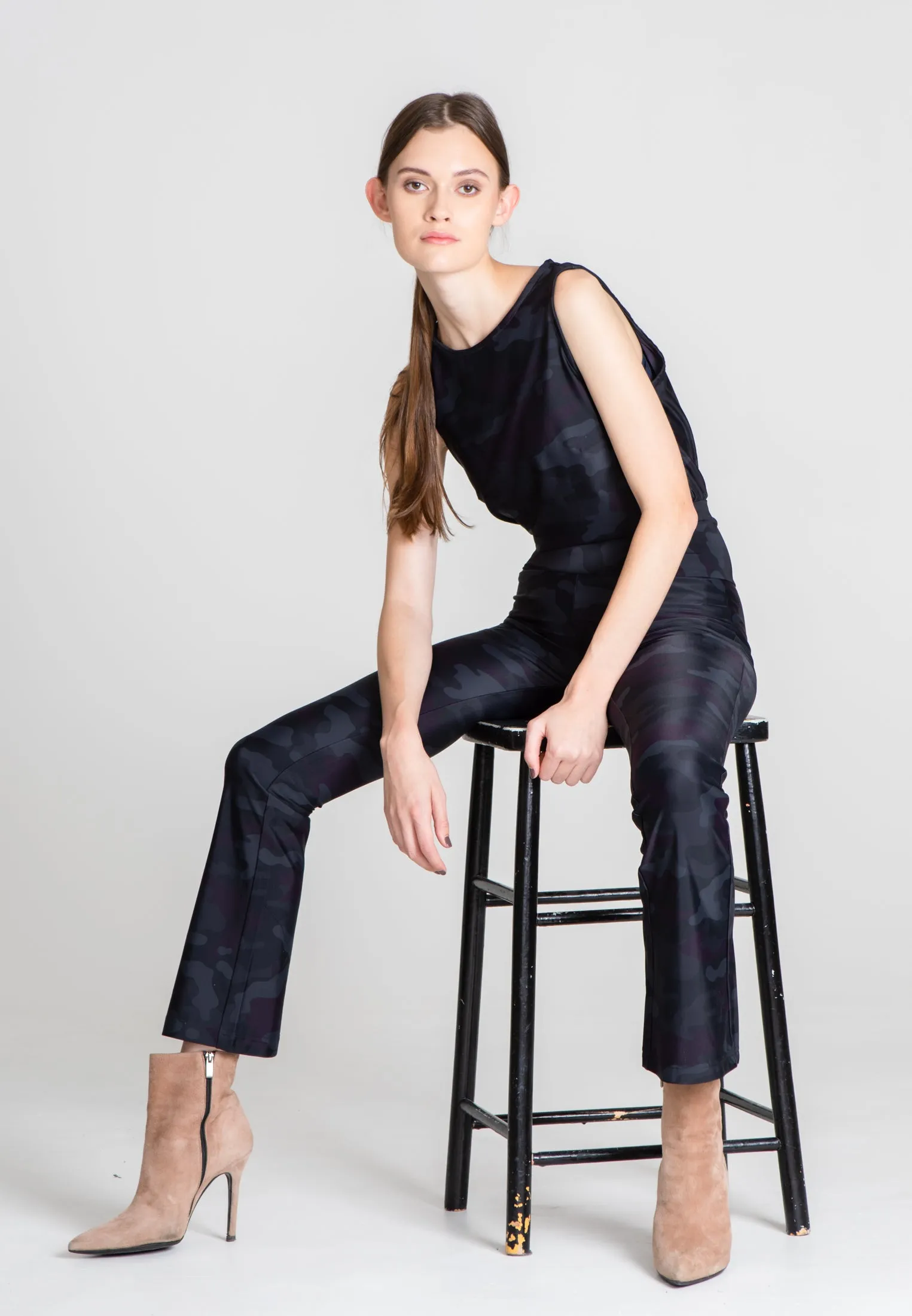 The Cropped Sport Pants - Grey Camo