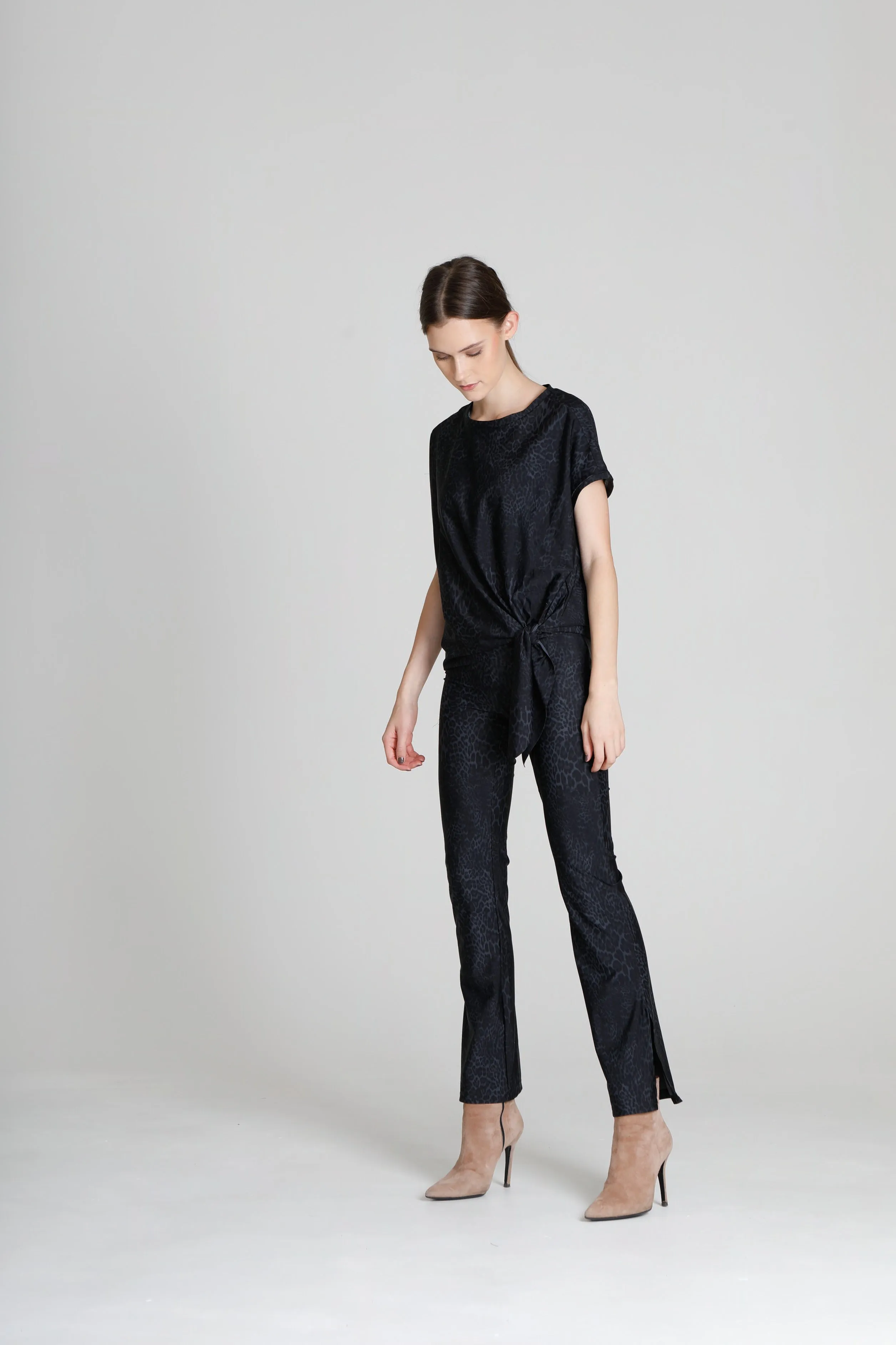 The Cropped Sport Pants - Grey Leo