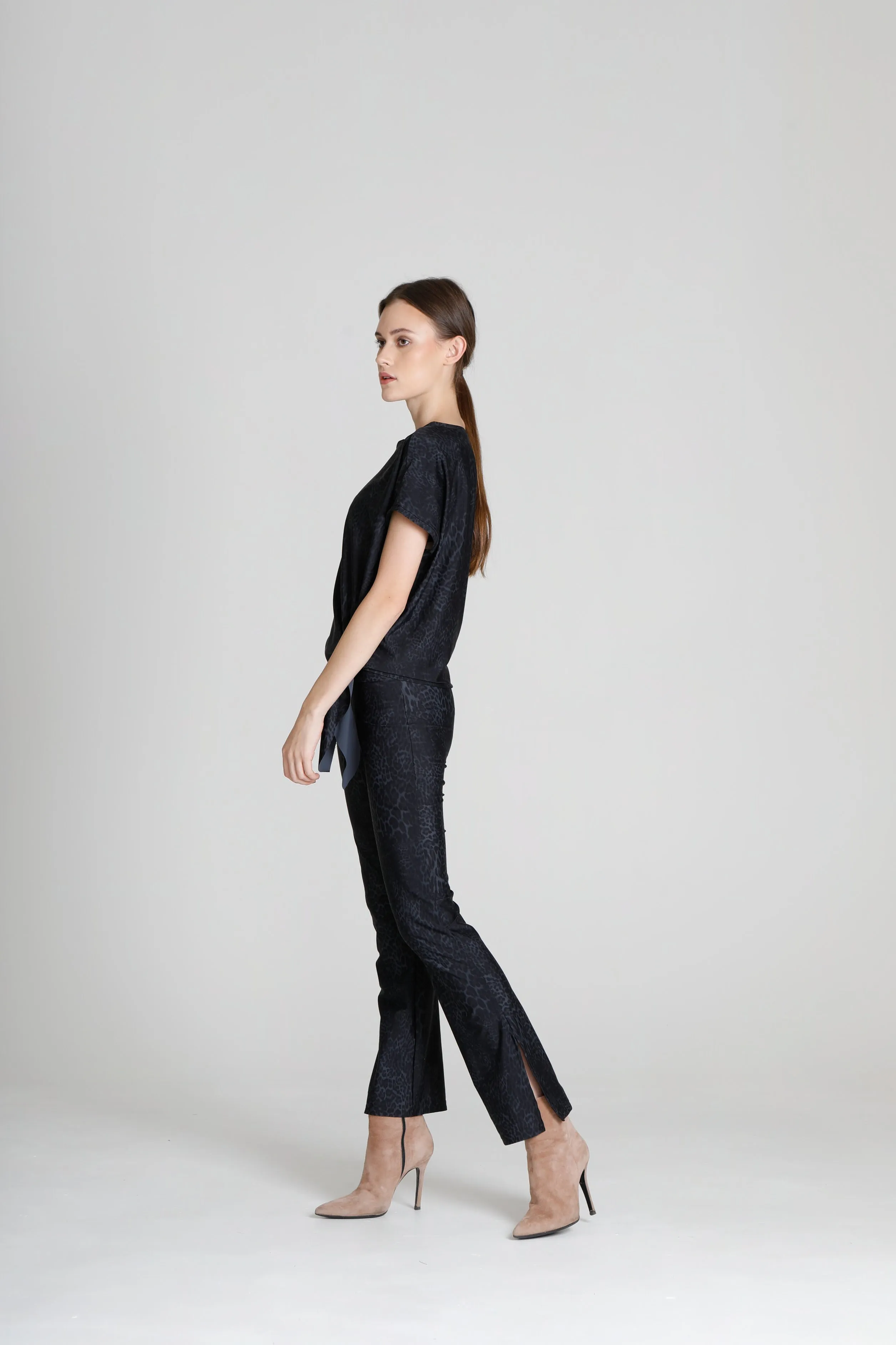 The Cropped Sport Pants - Grey Leo
