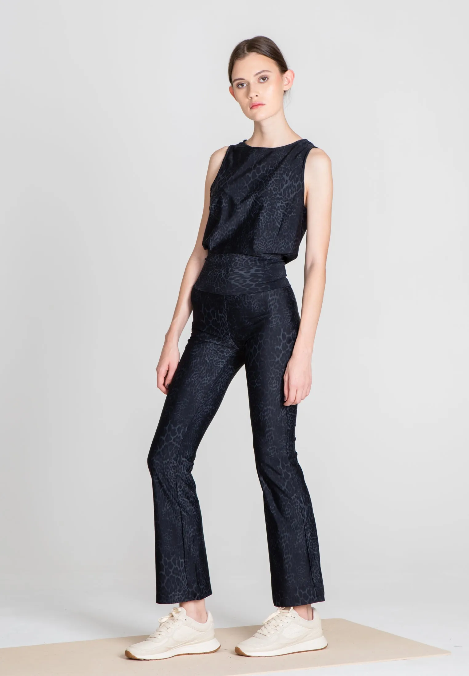 The Cropped Sport Pants - Grey Leo