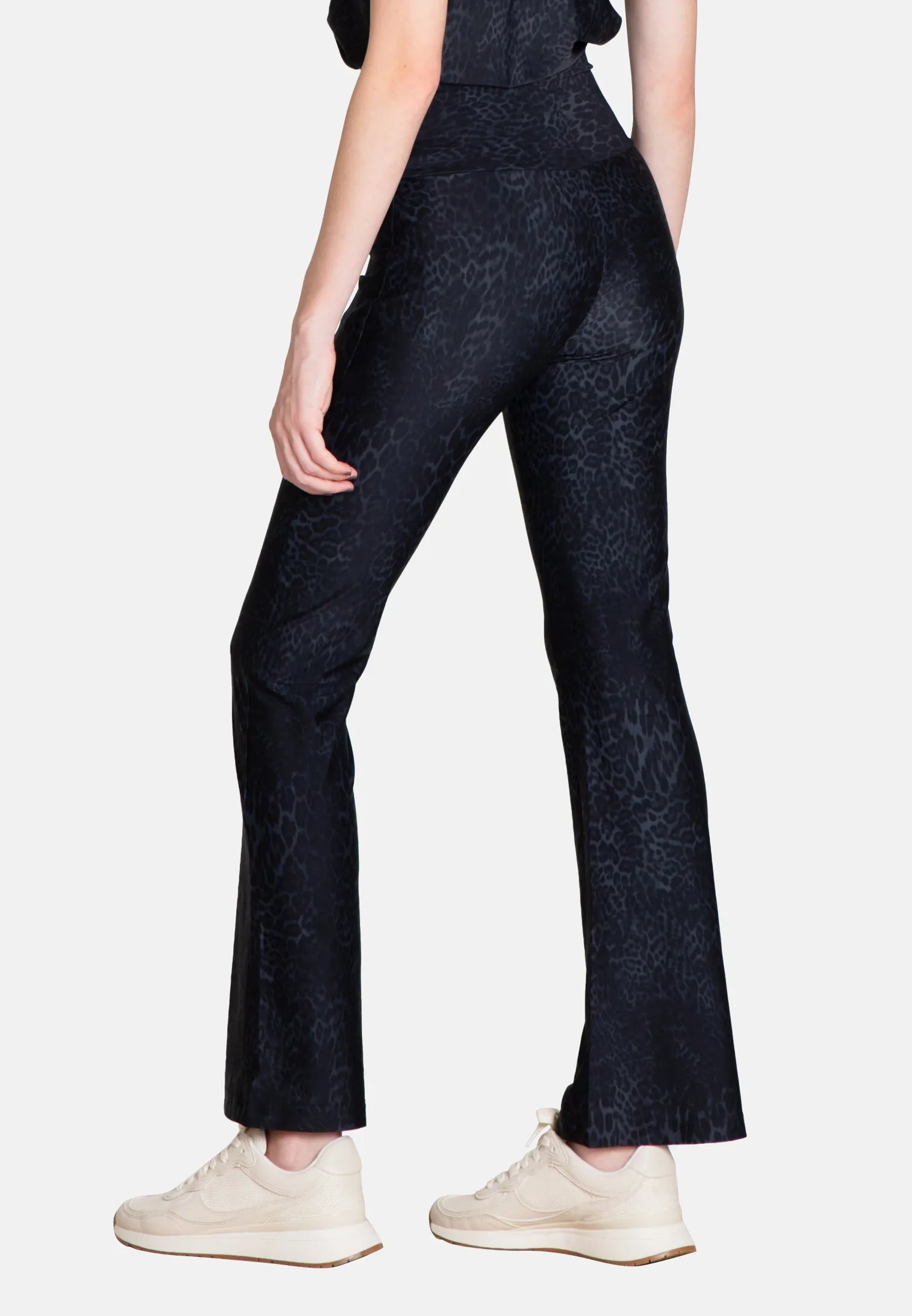 The Cropped Sport Pants - Grey Leo