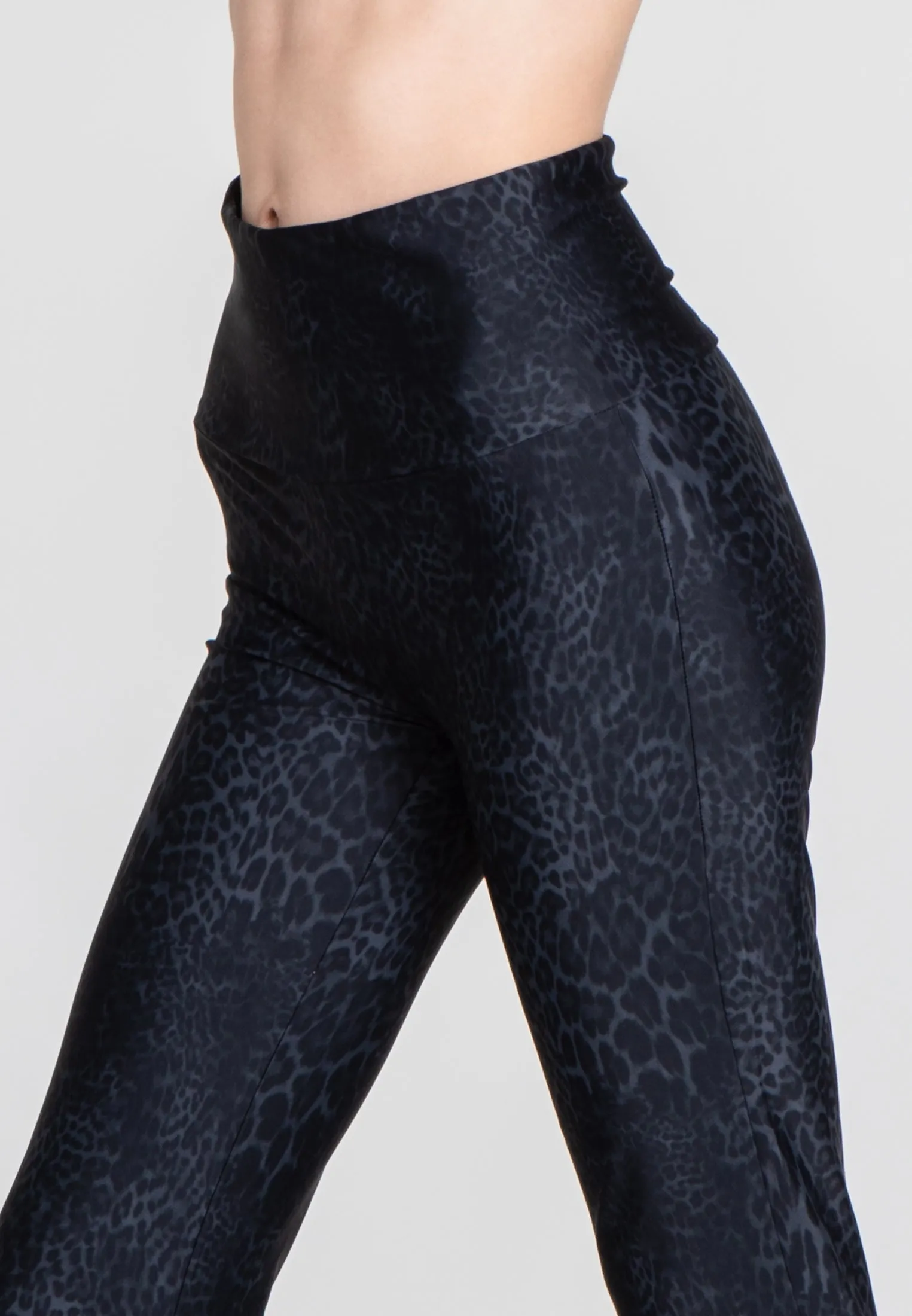 The Cropped Sport Pants - Grey Leo