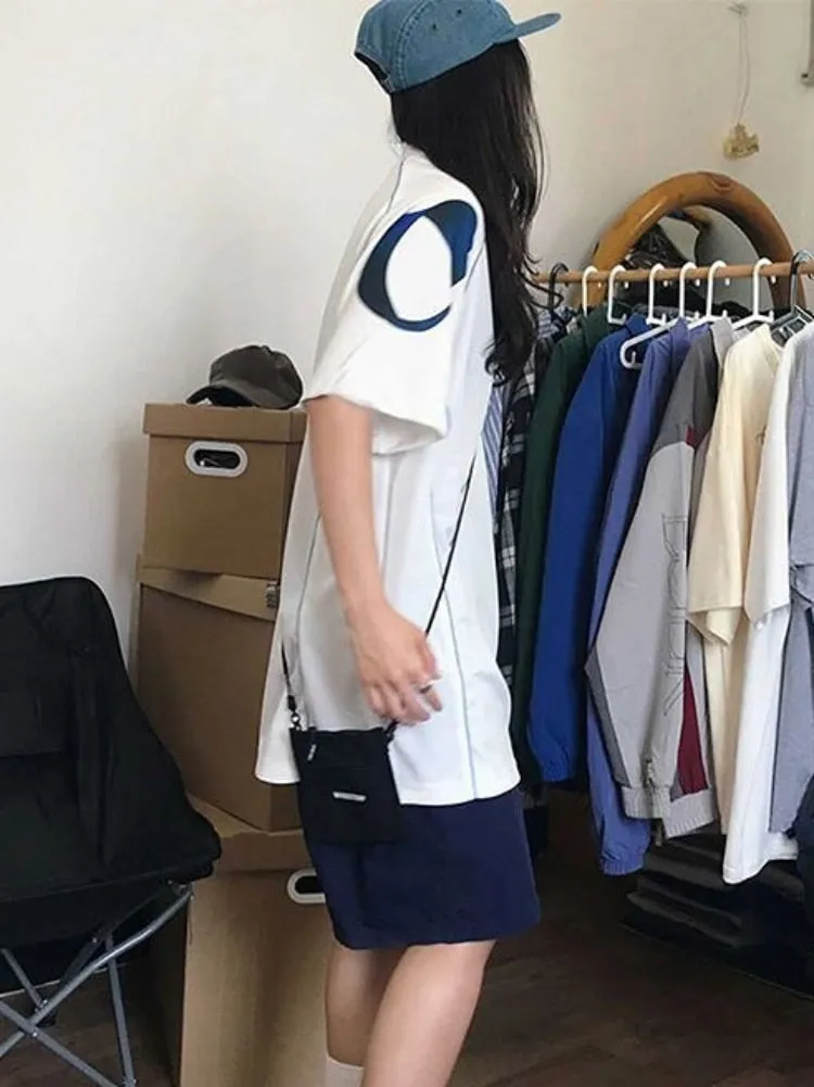 Y2K T-Shirts in Übergröße in Weiß und Blau